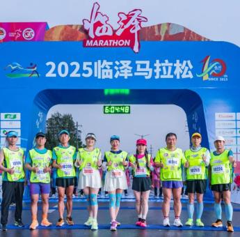 PG电子-包含马拉松公开赛上演强强对话，嵩山猎隼队鏖战渝州银狐队，多点开花奏效；主场山呼海啸的词条